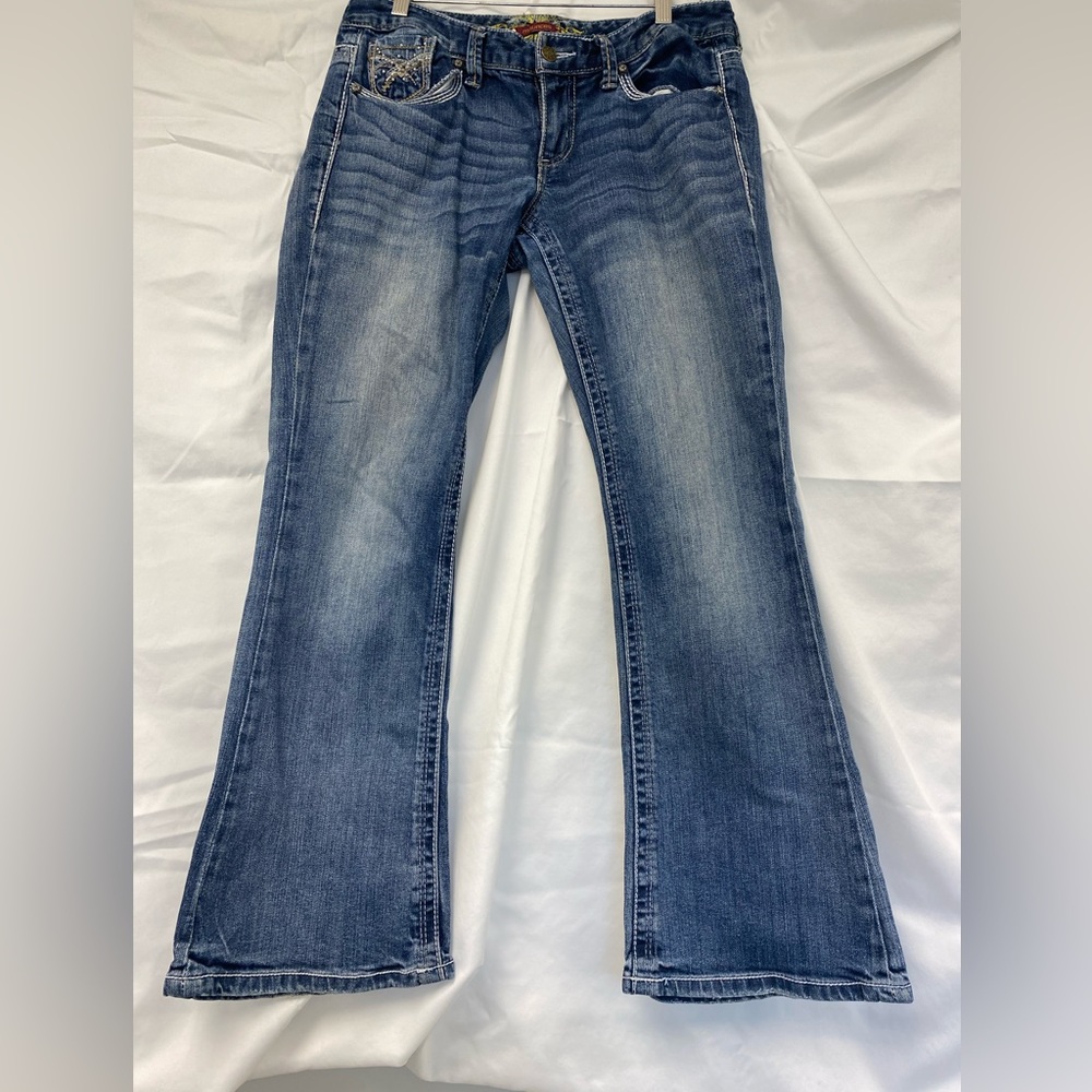Maurices woman’s bootcut jeans size 11/12 Short - Picture 3 of 9